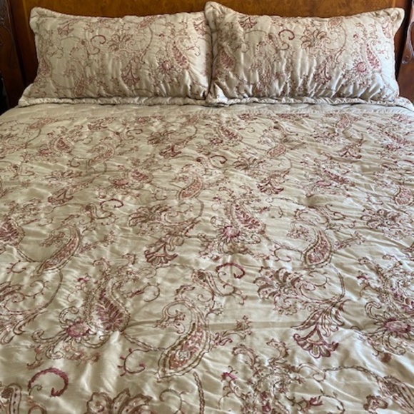 Croscill  king-sized comforter with pillow shams - Picture 1 of 1